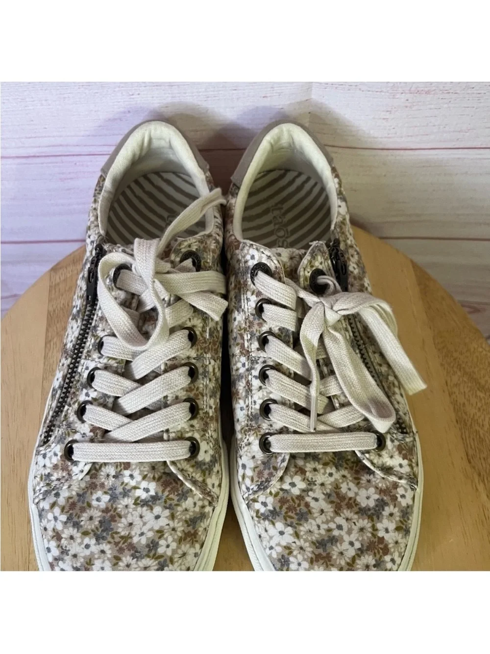 Taos Footwear Beige Floral Lace-Up Sneakers with Side Zipper - Picture 6 of 10